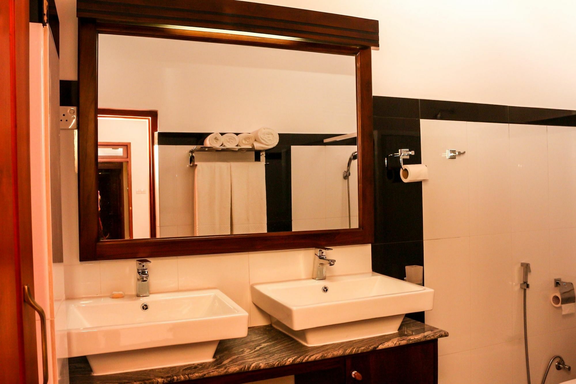 Vin Roma Inn Kandy Dış mekan fotoğraf